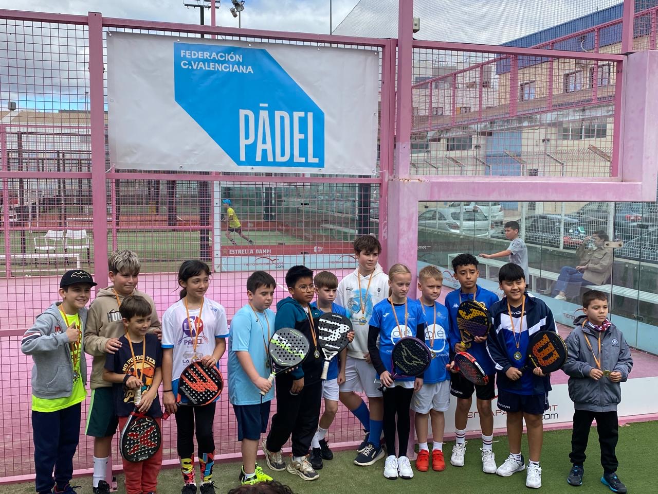 Escuela de pádel para niño/as